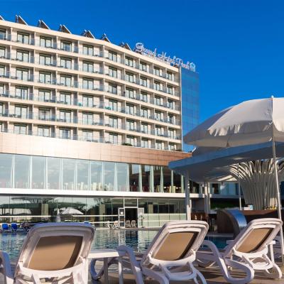 Indoor Outdoor Pool 02